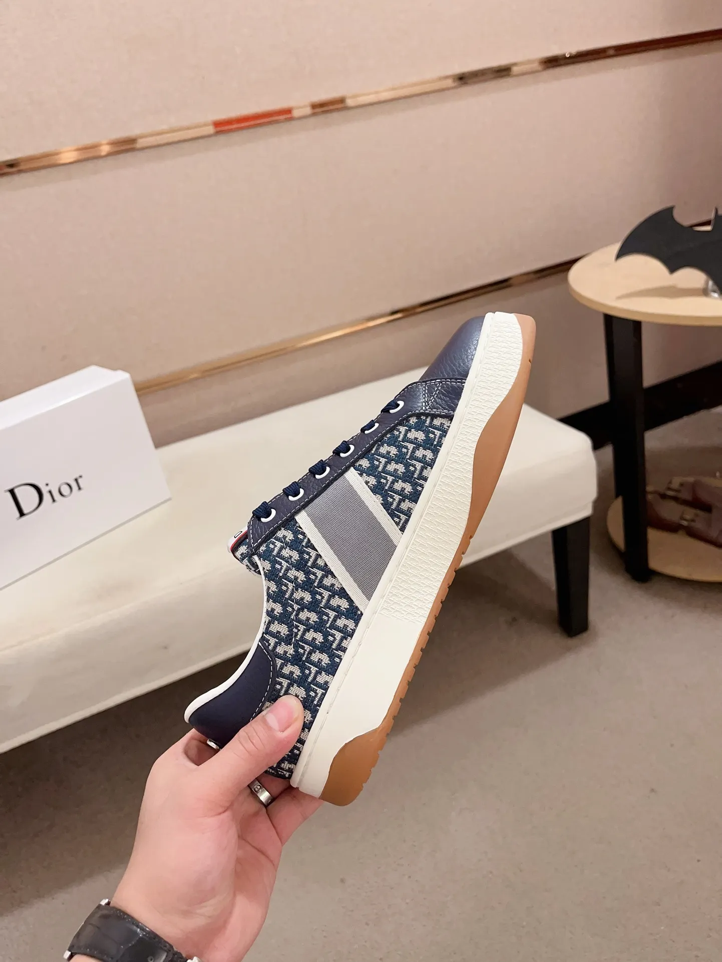 Factory price: 420💰[Dior·Dior] New casual sports style men's shoes, new spring and summer design, perfect workmanship, lace-up lazy style to create wardrobe quality, upper: imported first-layer cowhide, sheepskin lining is soft and comfortable, ultra-light TPU wear-resistant outsole, simple, versatile fashion men's shoes, excellent color code number 38--44. (Can be customized for 45 non-refundable)